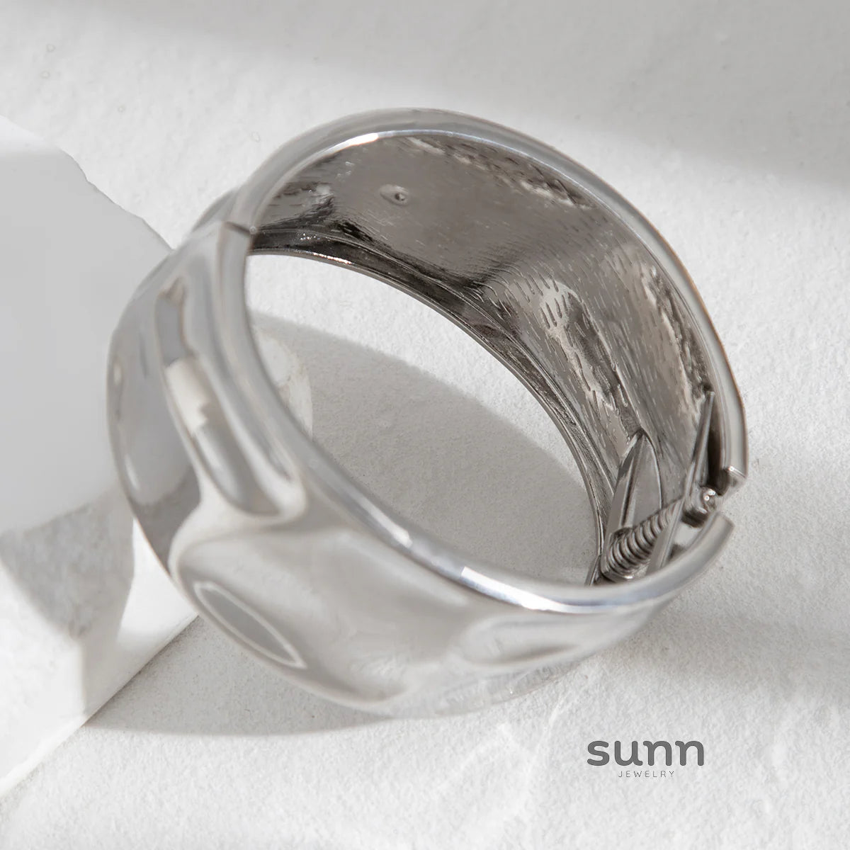 Bennett Sculpted Oval Cuff