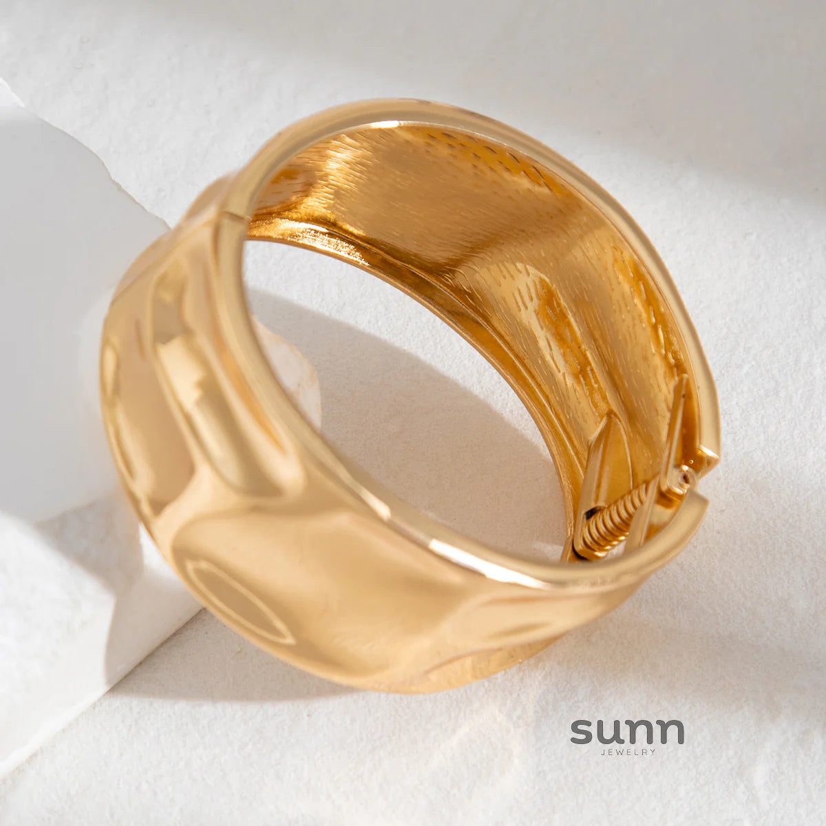 Bennett Sculpted Oval Cuff