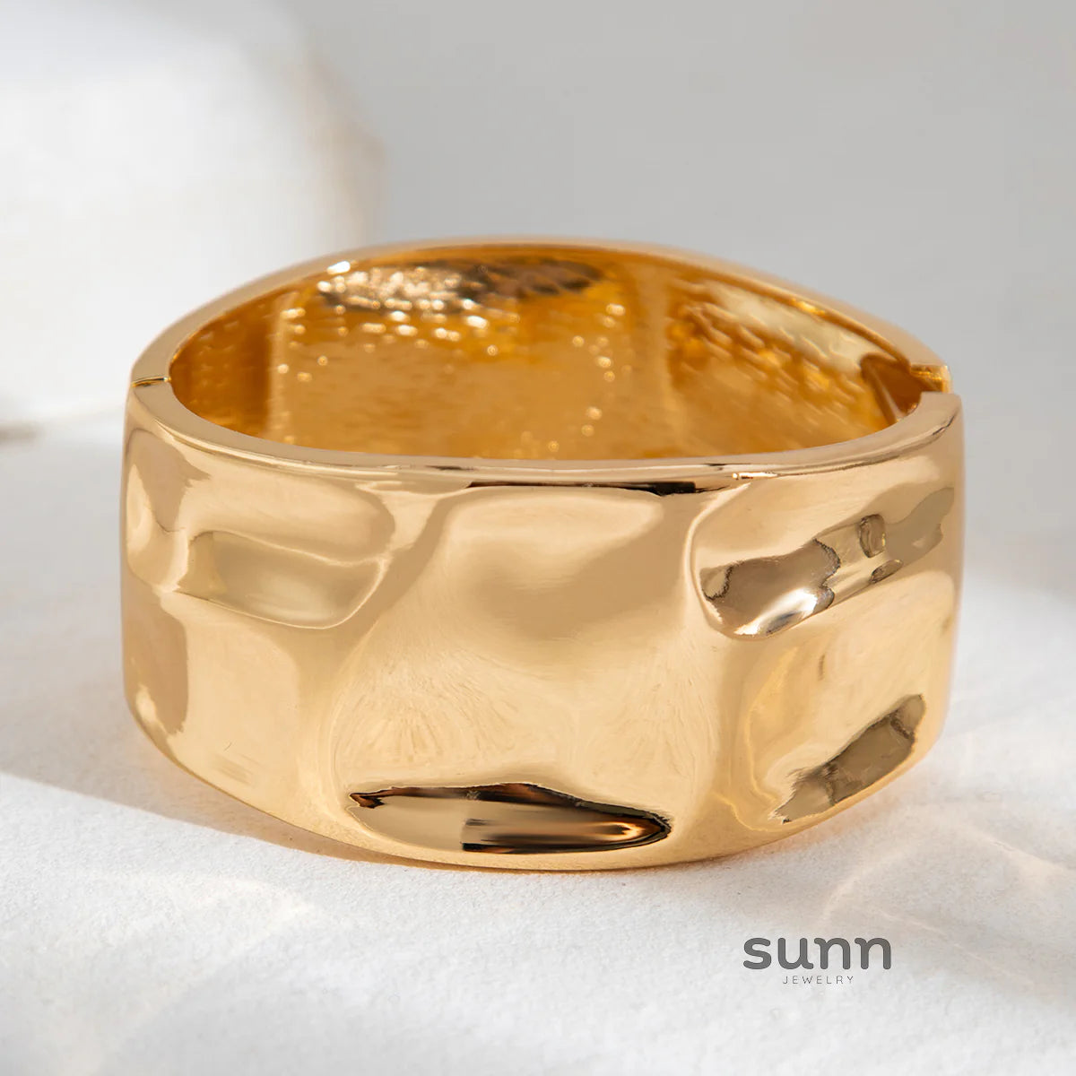 Bennett Sculpted Oval Cuff