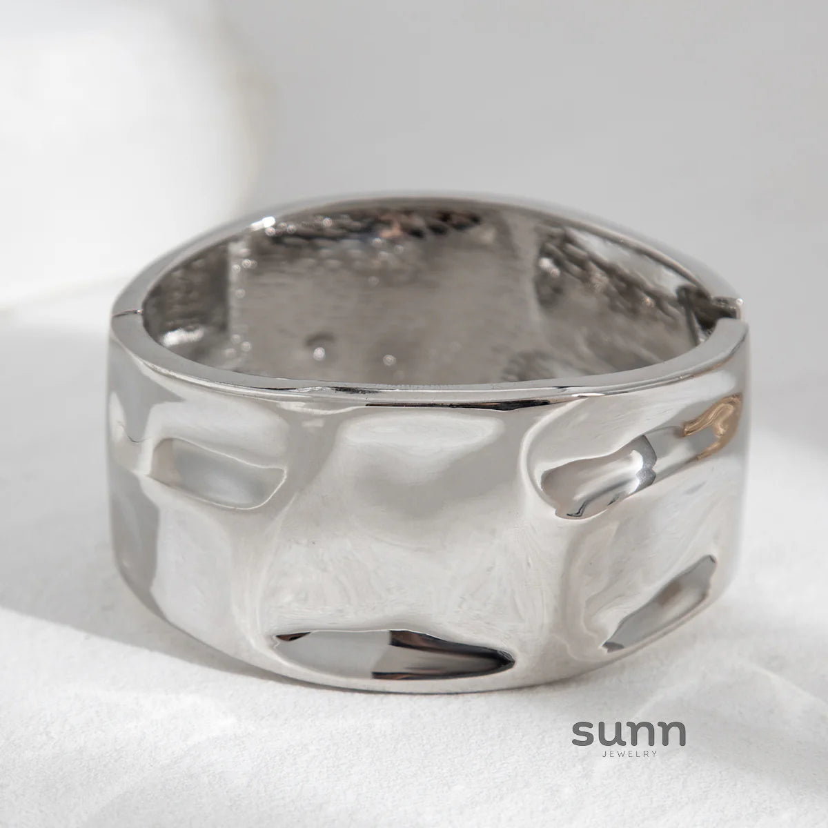 Bennett Sculpted Oval Cuff