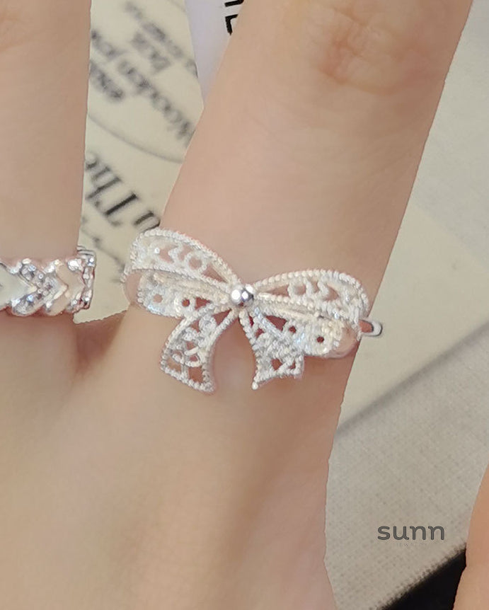 Berkleigh Dainty Bow Ring [QT0TS0PE]