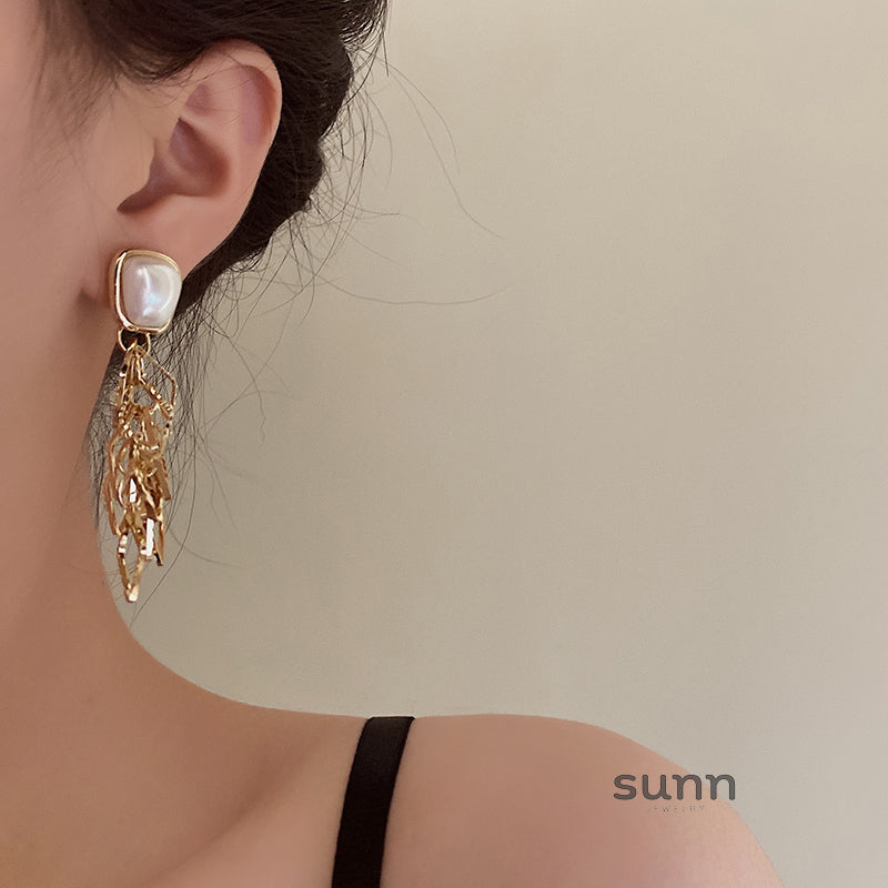 Berkleigh Opulent Pearl Earrings [MEMWGQ57]