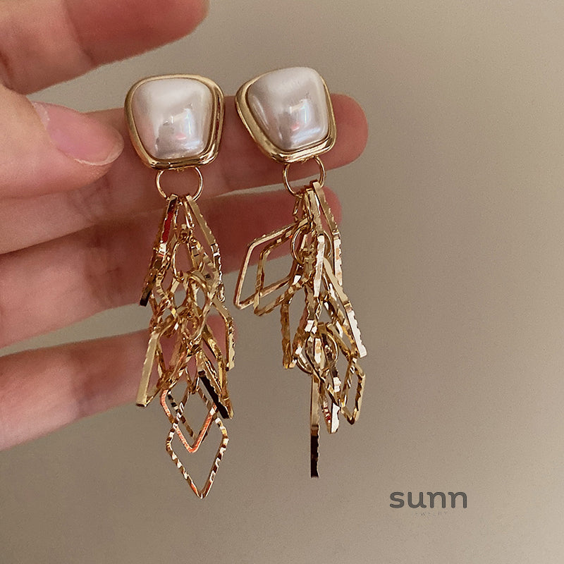 Berkleigh Opulent Pearl Earrings [RU49TUR0]