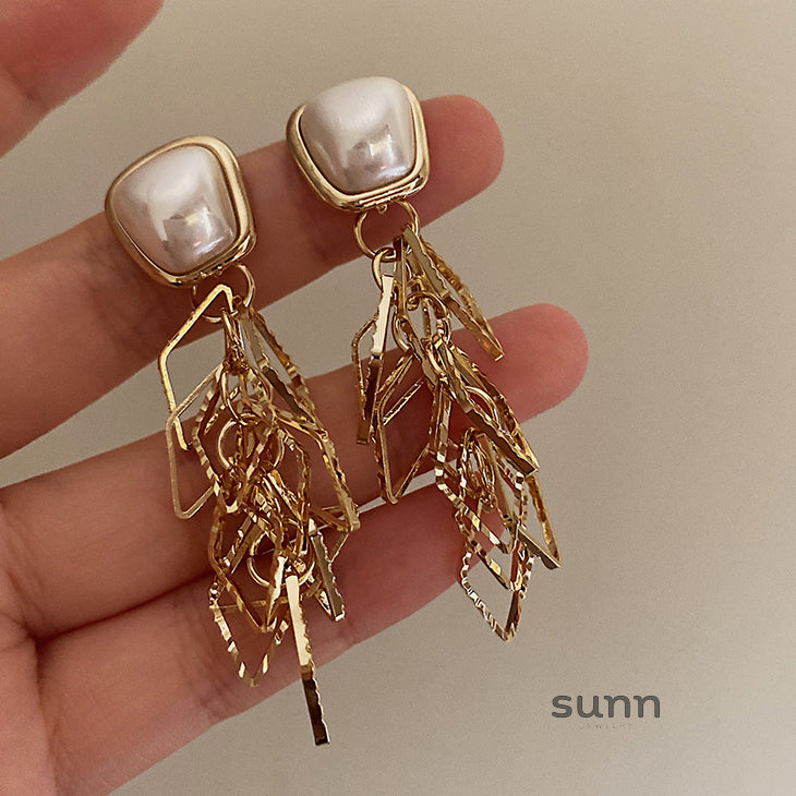 Berkleigh Opulent Pearl Earrings [85T9GDVL]