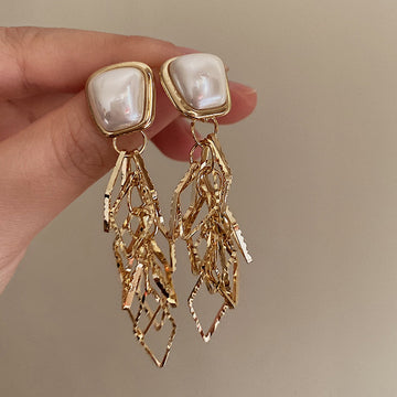 Berkleigh Opulent Pearl Earrings [2R3WJNGQ]