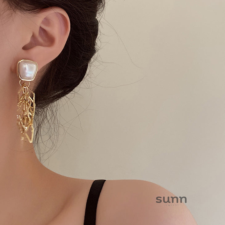 Berkleigh Opulent Pearl Earrings [5AZJ2XNV]