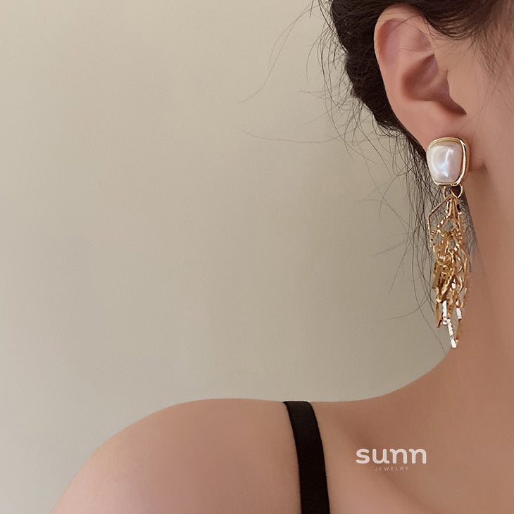 Berkleigh Opulent Pearl Earrings [5C39G3KZ]