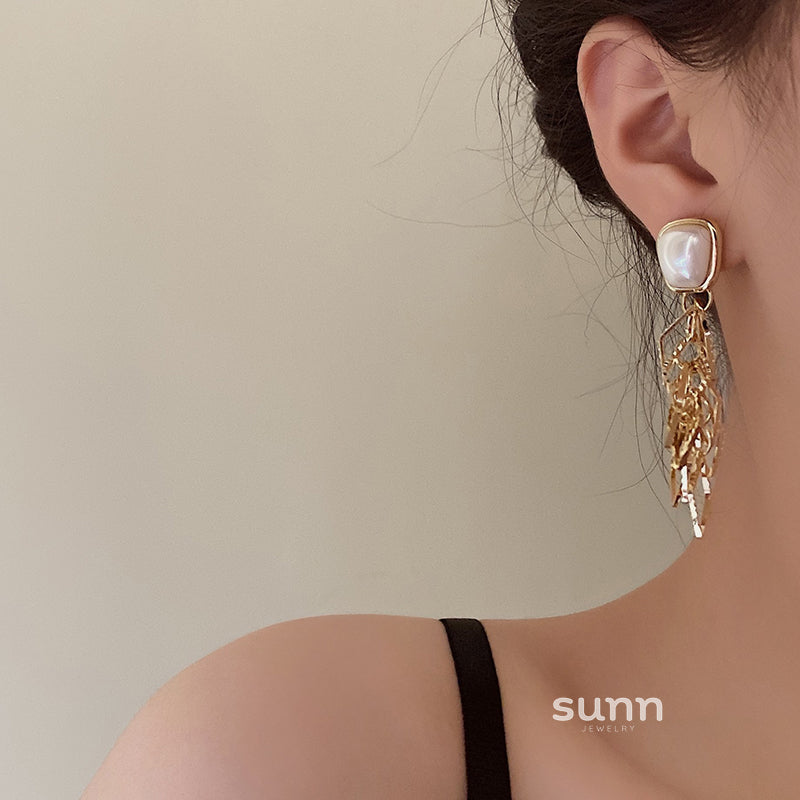 Berkleigh Opulent Pearl Earrings [2R3WJNGQ]