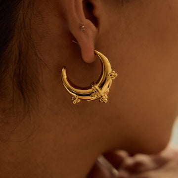 Betty Celestial Moon Earrings [ULTMVK51]