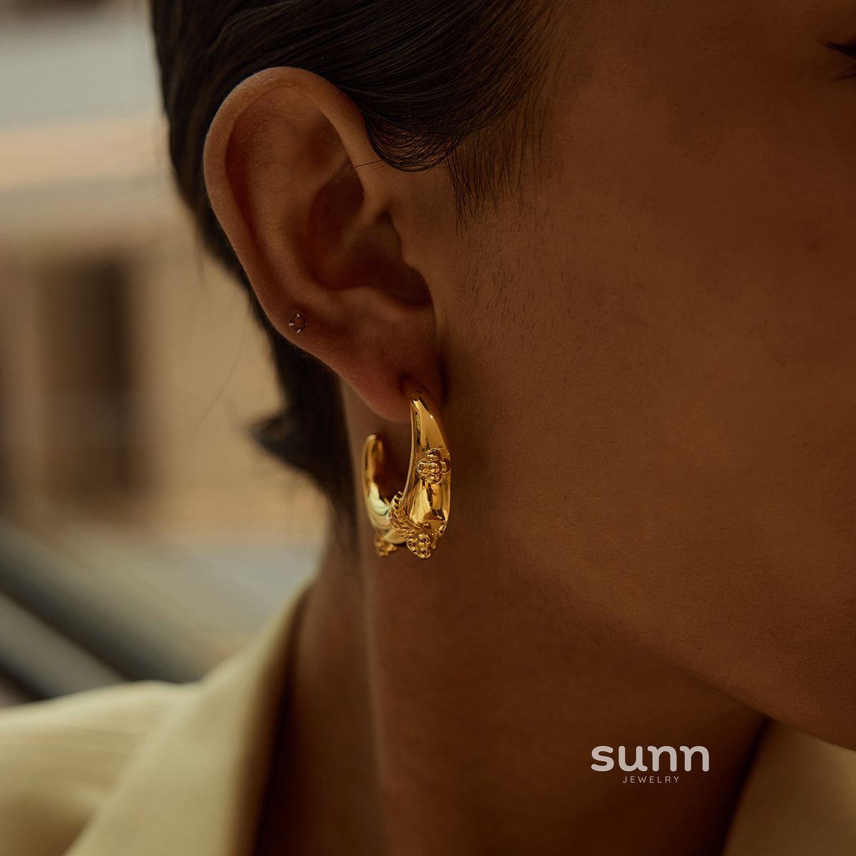 Betty Celestial Moon Earrings [DZS3JC9Z]