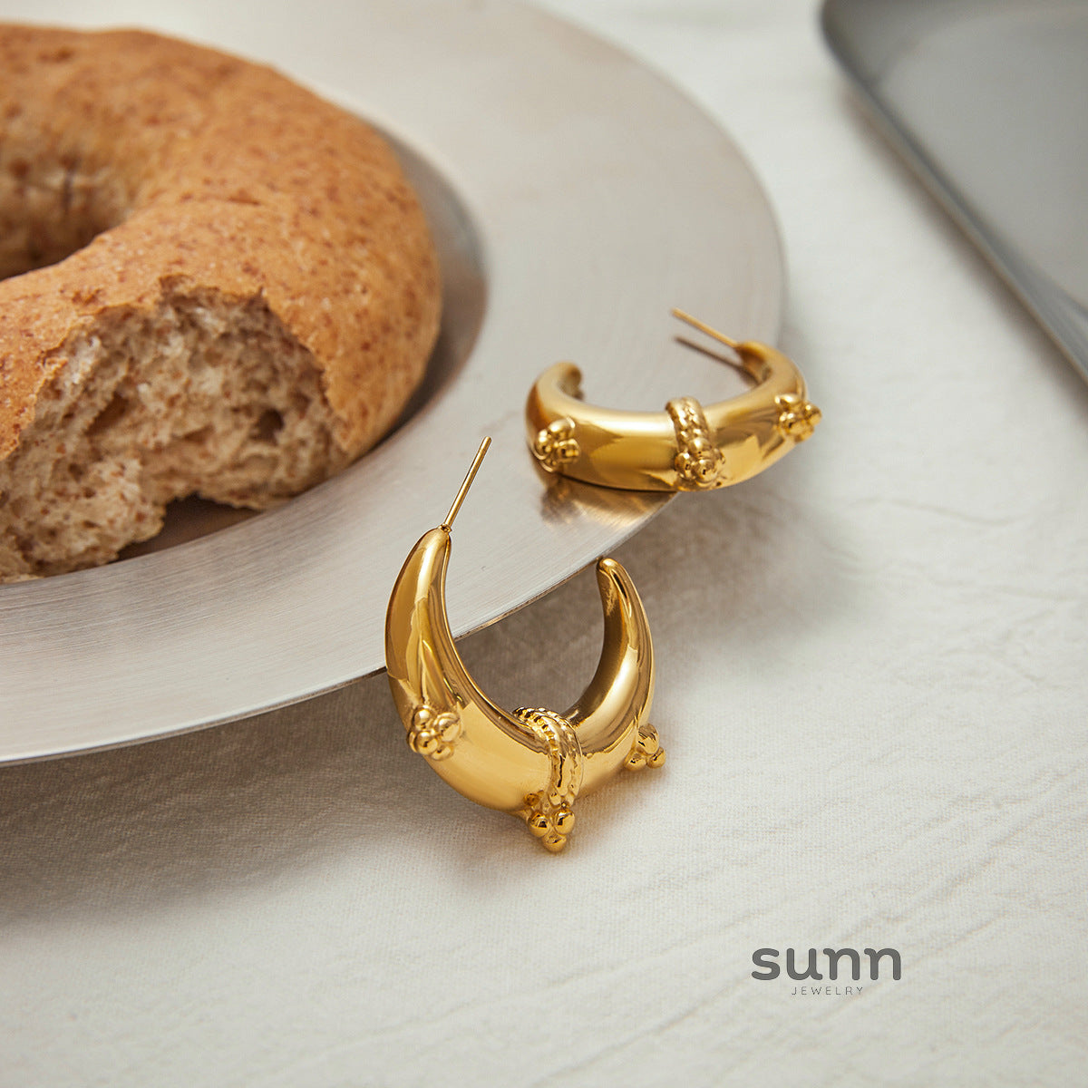 Betty Celestial Moon Earrings [3V5WXYV6]