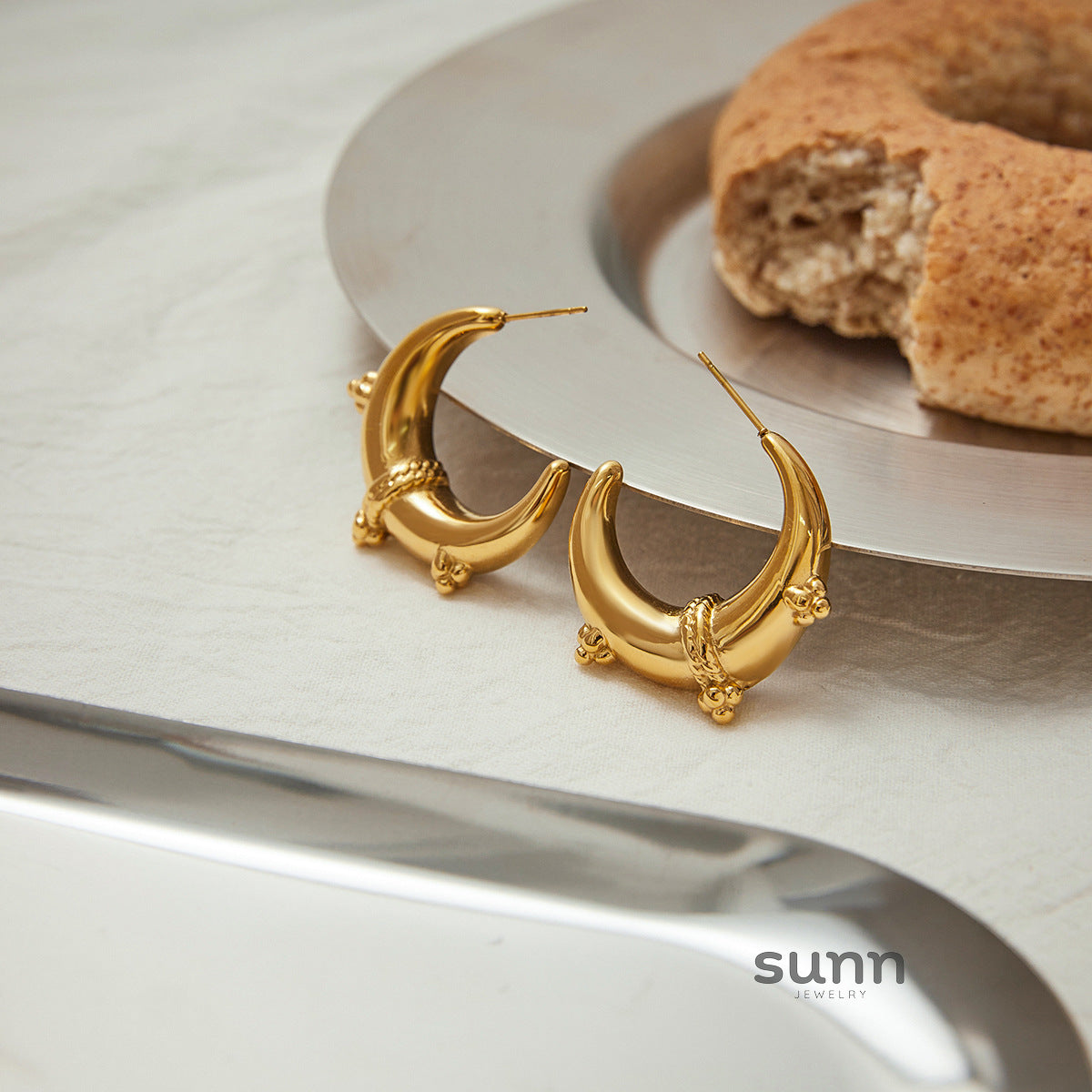 Betty Celestial Moon Earrings [RXGJ05ZX]