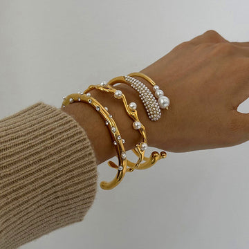 Blossom Minimal Pearl Bangle [TW4678I4]