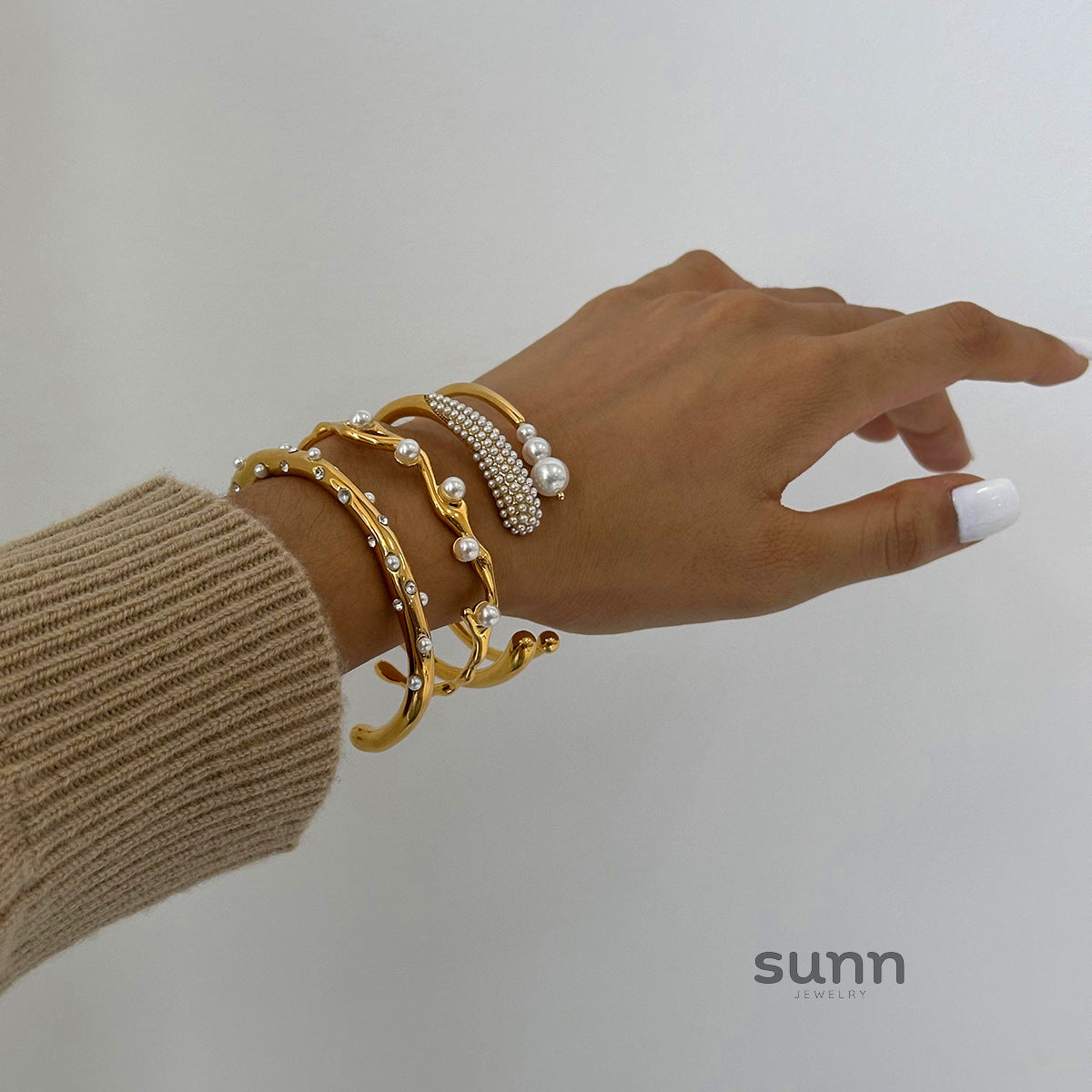 Blossom Minimal Pearl Bangle [VOUGYE8W]