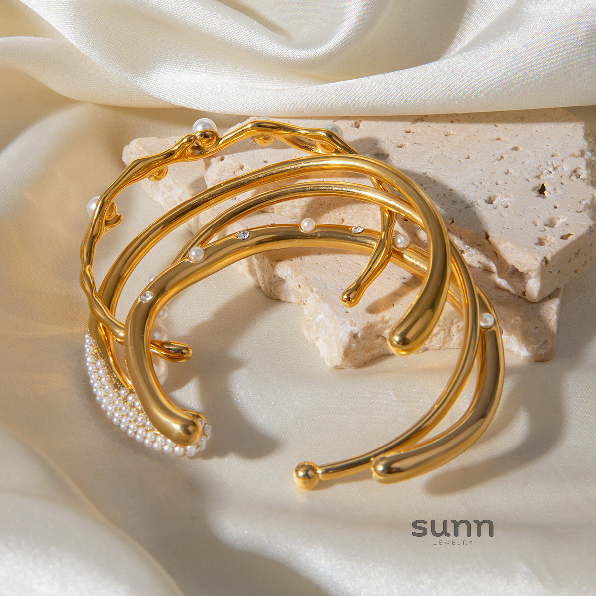 Blossom Minimal Pearl Bangle [NRA84SQC]