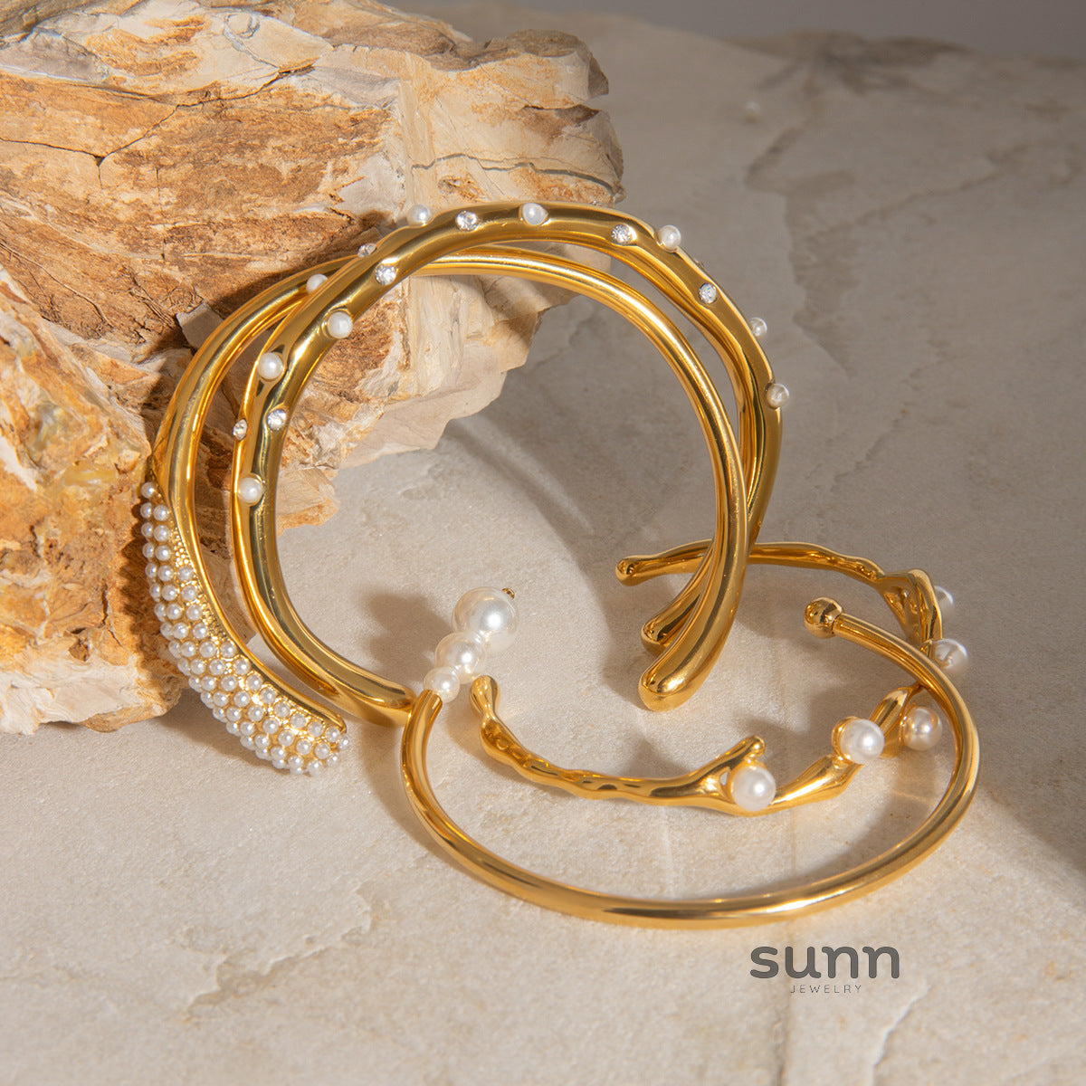 Blossom Minimal Pearl Bangle [69OIORLB]