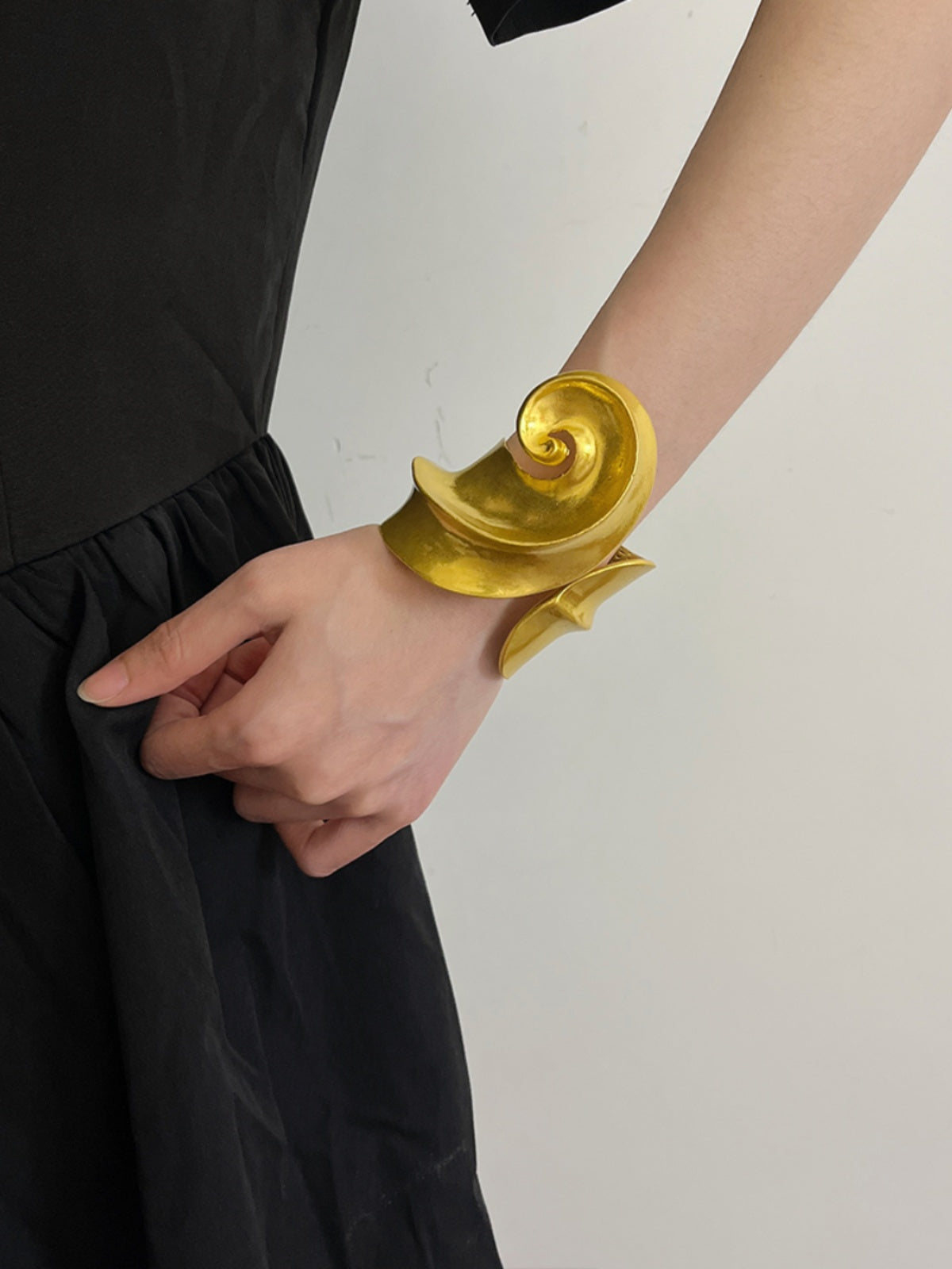 Bo Sculptural Cuff Bracelet [M5LJ13BA]