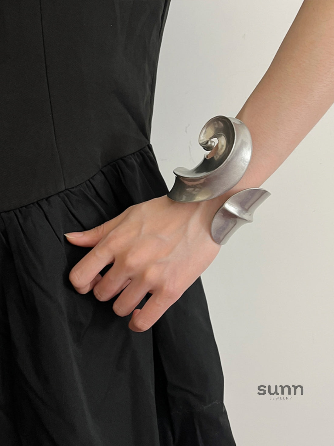 Bo Sculptural Cuff Bracelet [M5LJ13BA]