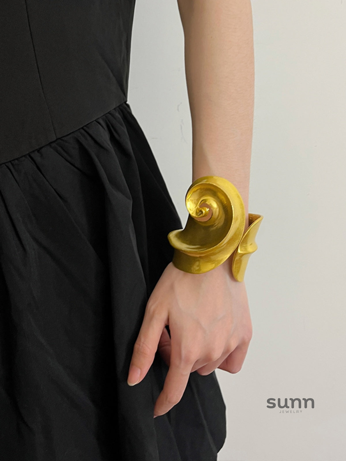 Bo Sculptural Cuff Bracelet [C1W9NK0A]