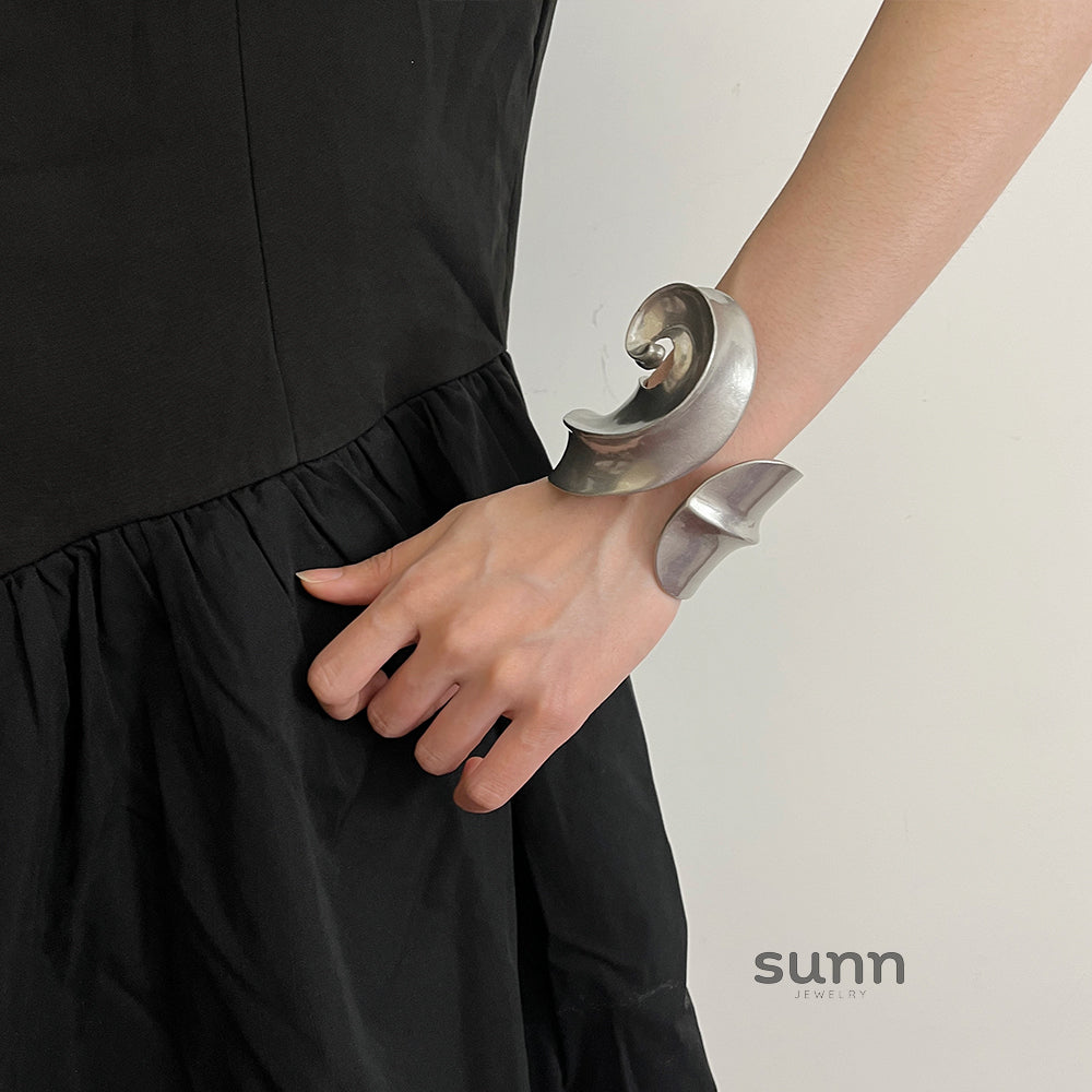 Bo Sculptural Cuff Bracelet [5MUOB1BB]