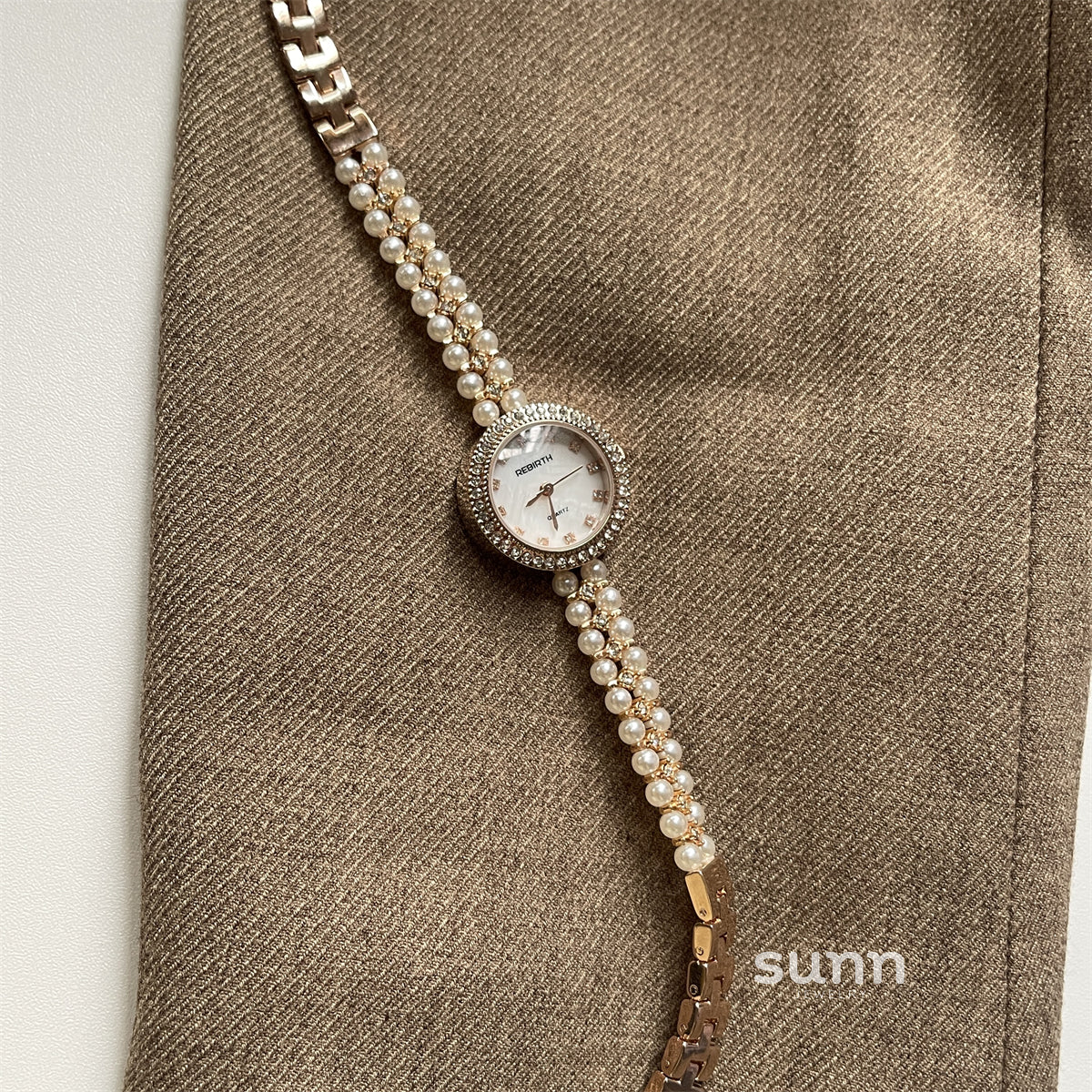 Bonnie Pearl Bracelet Watch [U70ZBB3K]
