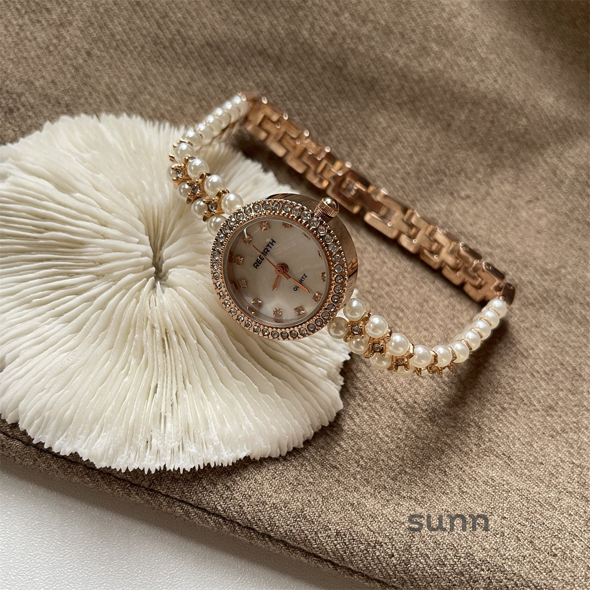 Bonnie Pearl Bracelet Watch [30QWPIZA]