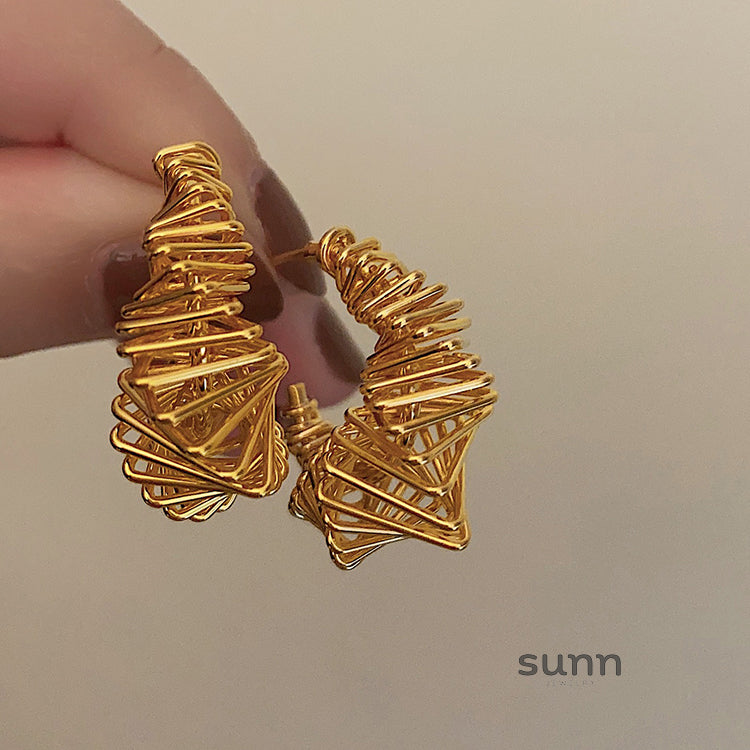 Bonnie Sculptural Gold Earrings [PBMDFP3K]