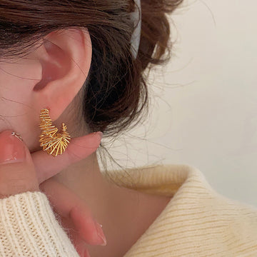 Bonnie Sculptural Gold Earrings [5JDJ6PVX]