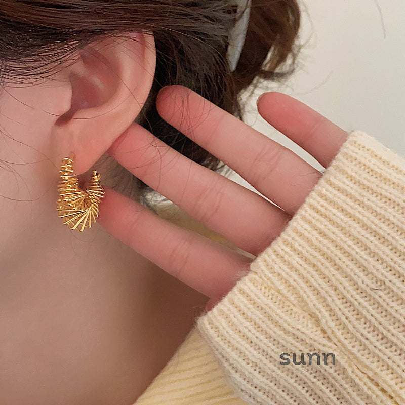 Bonnie Sculptural Gold Earrings [E5ZCLRB5]