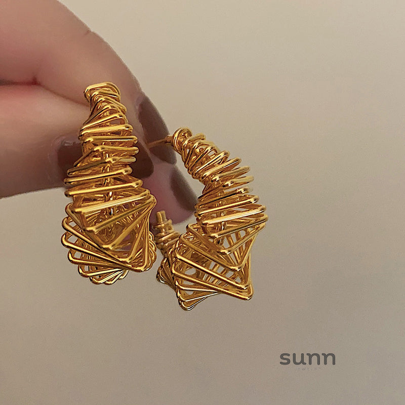 Bonnie Sculptural Gold Earrings [UMURI0U9]