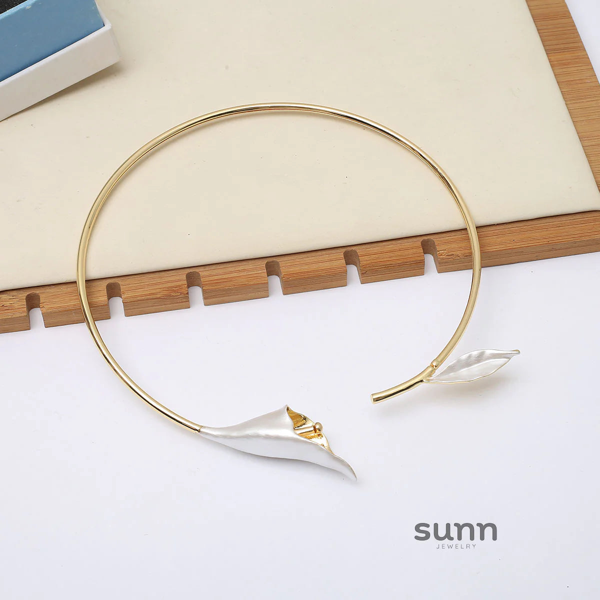 Brady Lily Leaf Choker