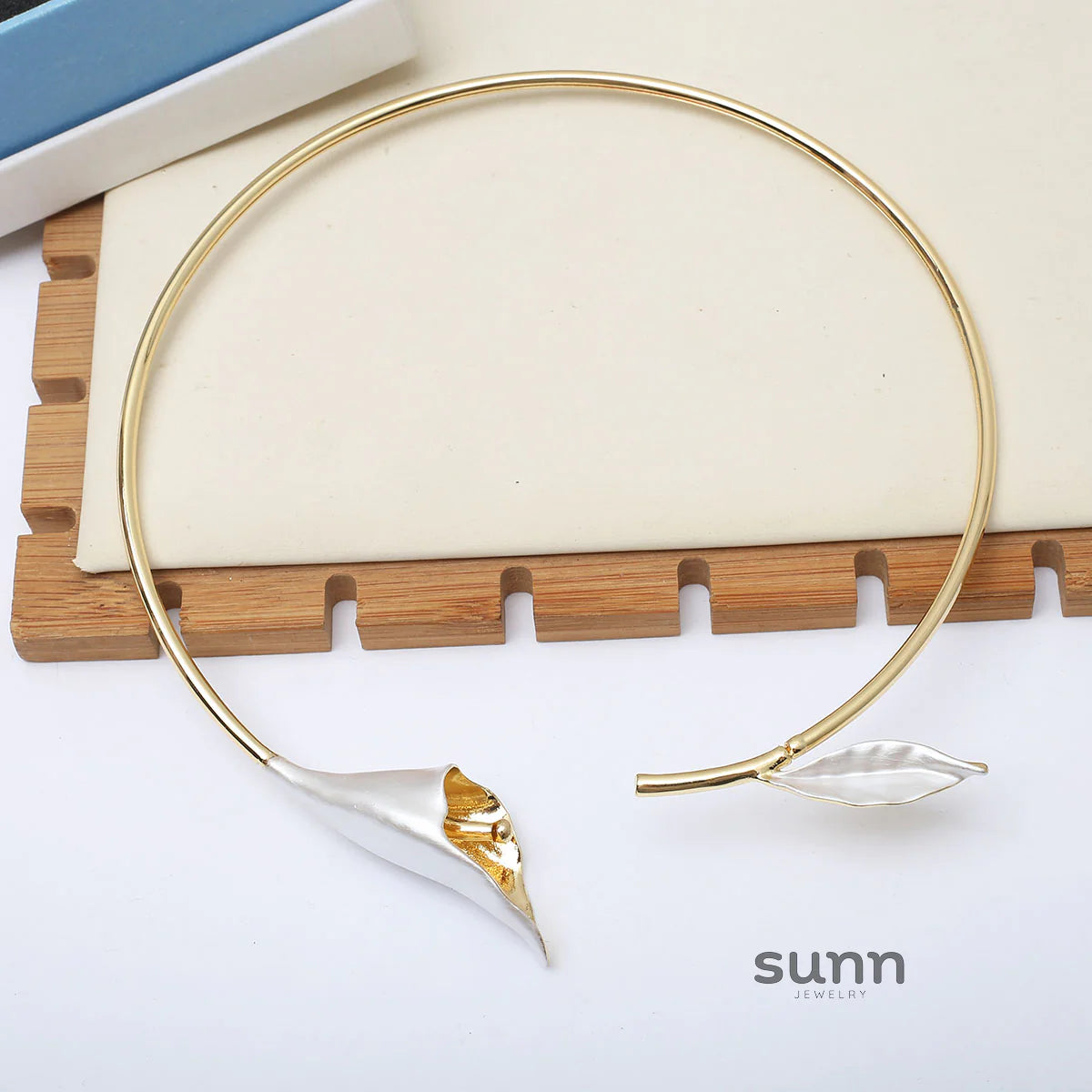 Brady Lily Leaf Choker
