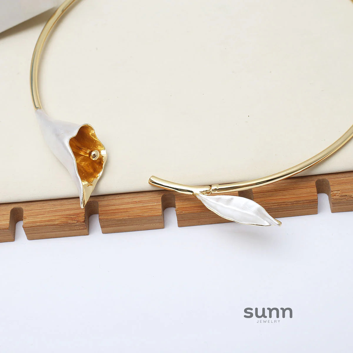 Brady Lily Leaf Choker