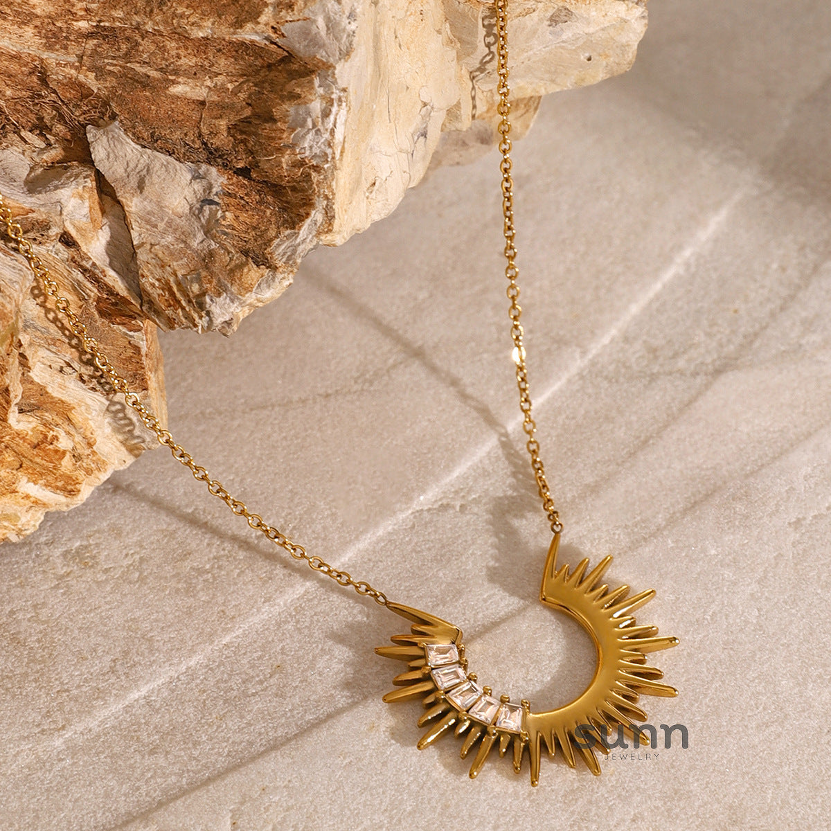 Brecklyn Sunflower Moon Necklace [GEN3H2LR]