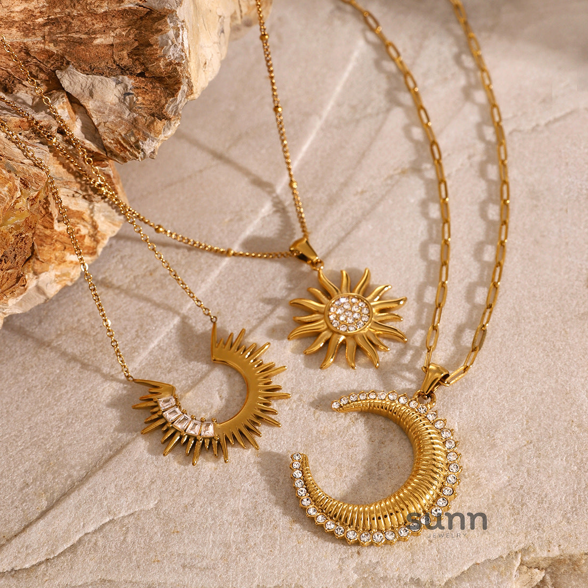 Brecklyn Sunflower Moon Necklace [M2KPF90J]