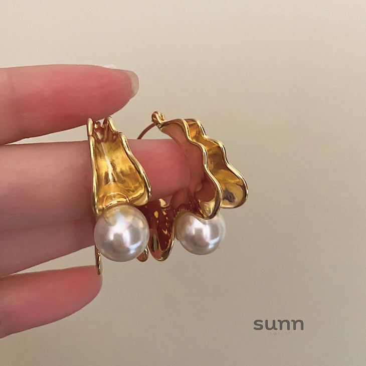 Breelyn Wavy Pearl Earrings [8QG7C213]