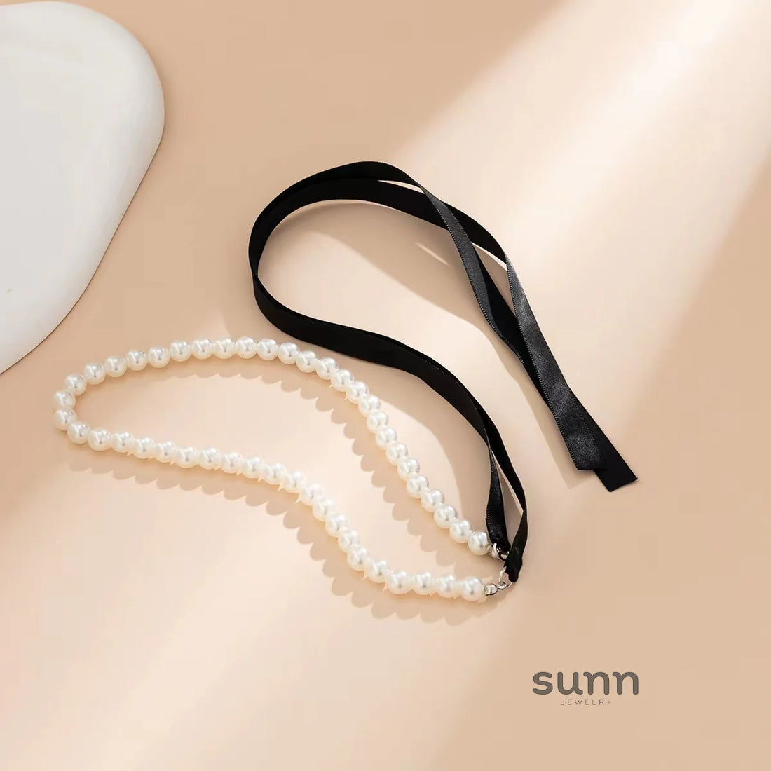 Breeze Noir Layered Choker