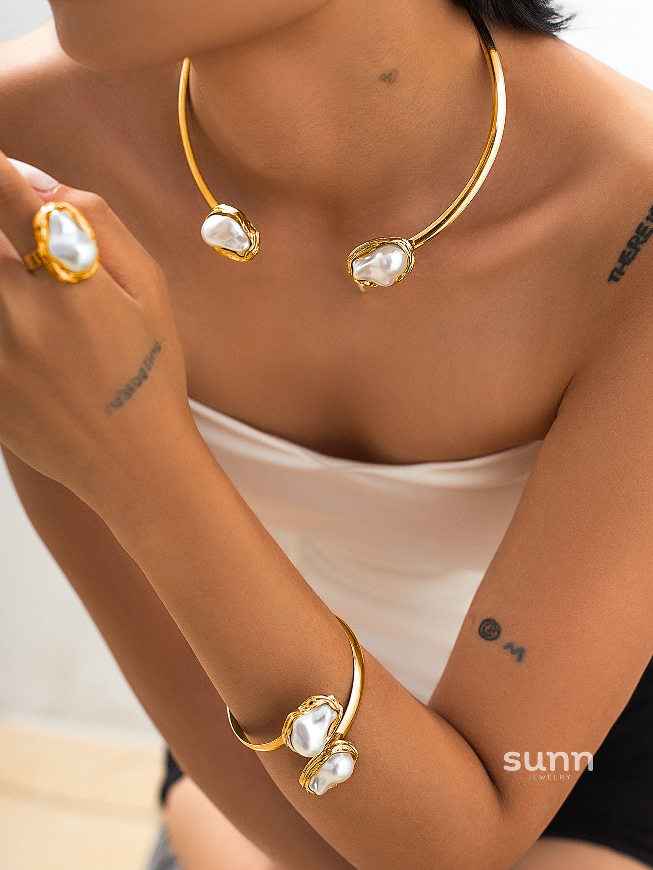 Brenda Baroque Pearl Choker [CODZ3FS2]