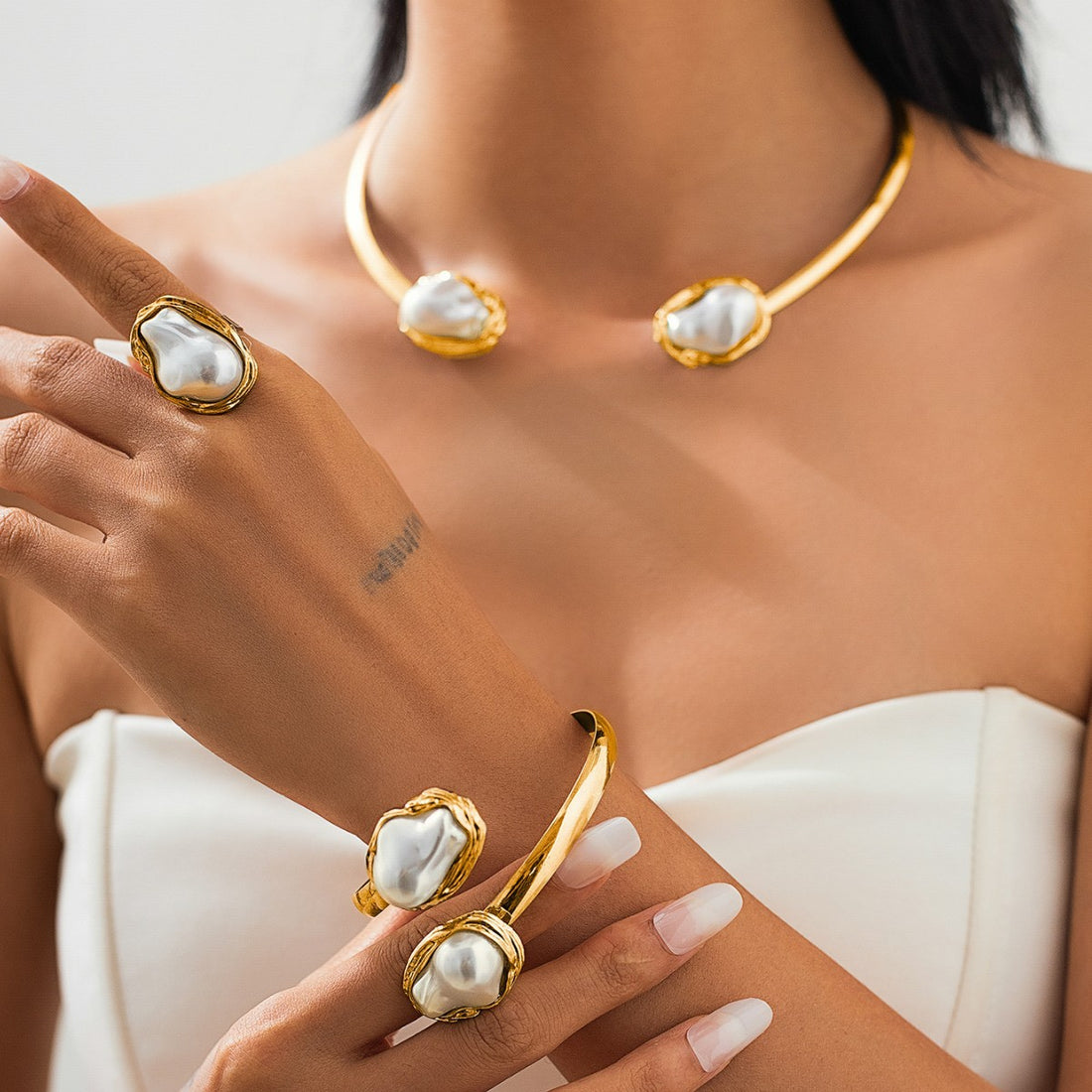 Brenda Baroque Pearl Choker [JGVS9WZN]