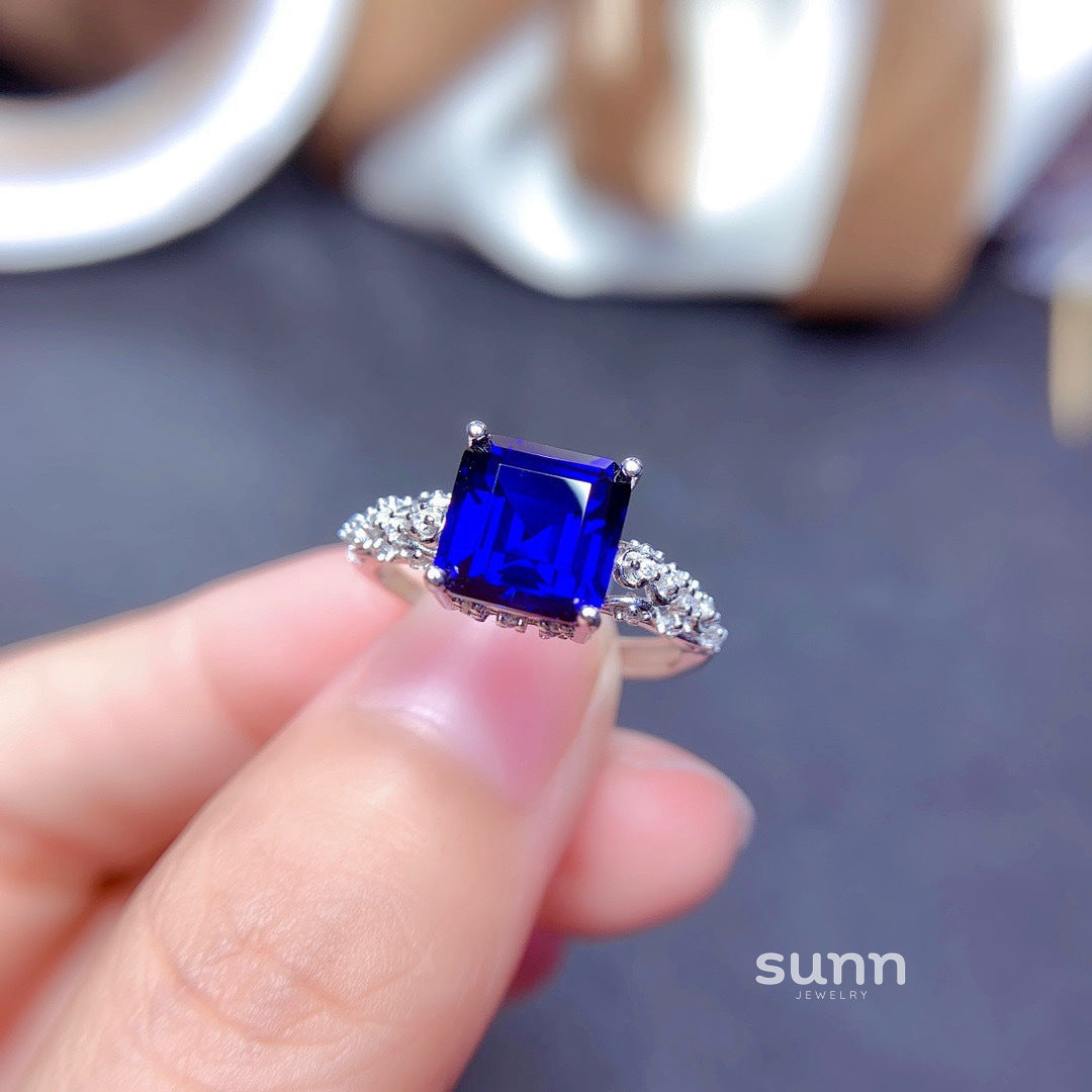 Brianne Regal Square Ring [LGITQWWD]
