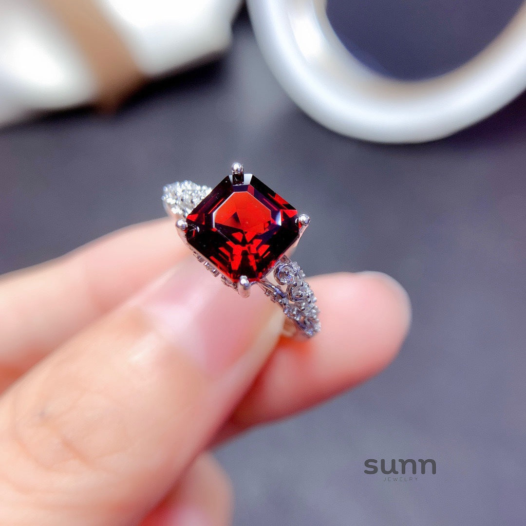 Brianne Regal Square Ring [OII7IG8K]