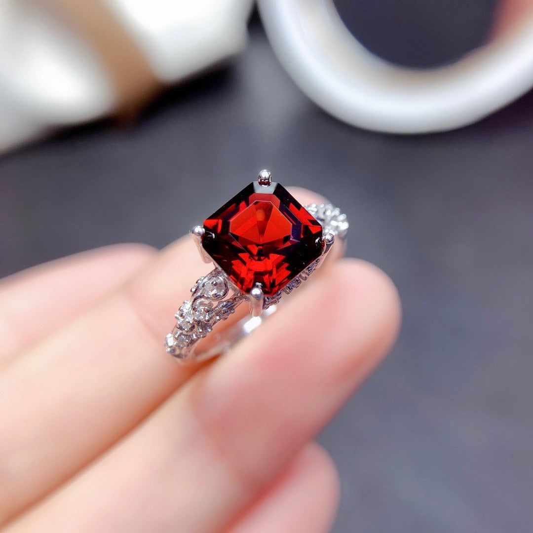 Brianne Regal Square Ring [6EE7W8TC]