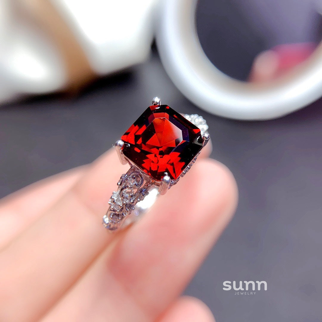 Brianne Regal Square Ring [S1QE9DTE]