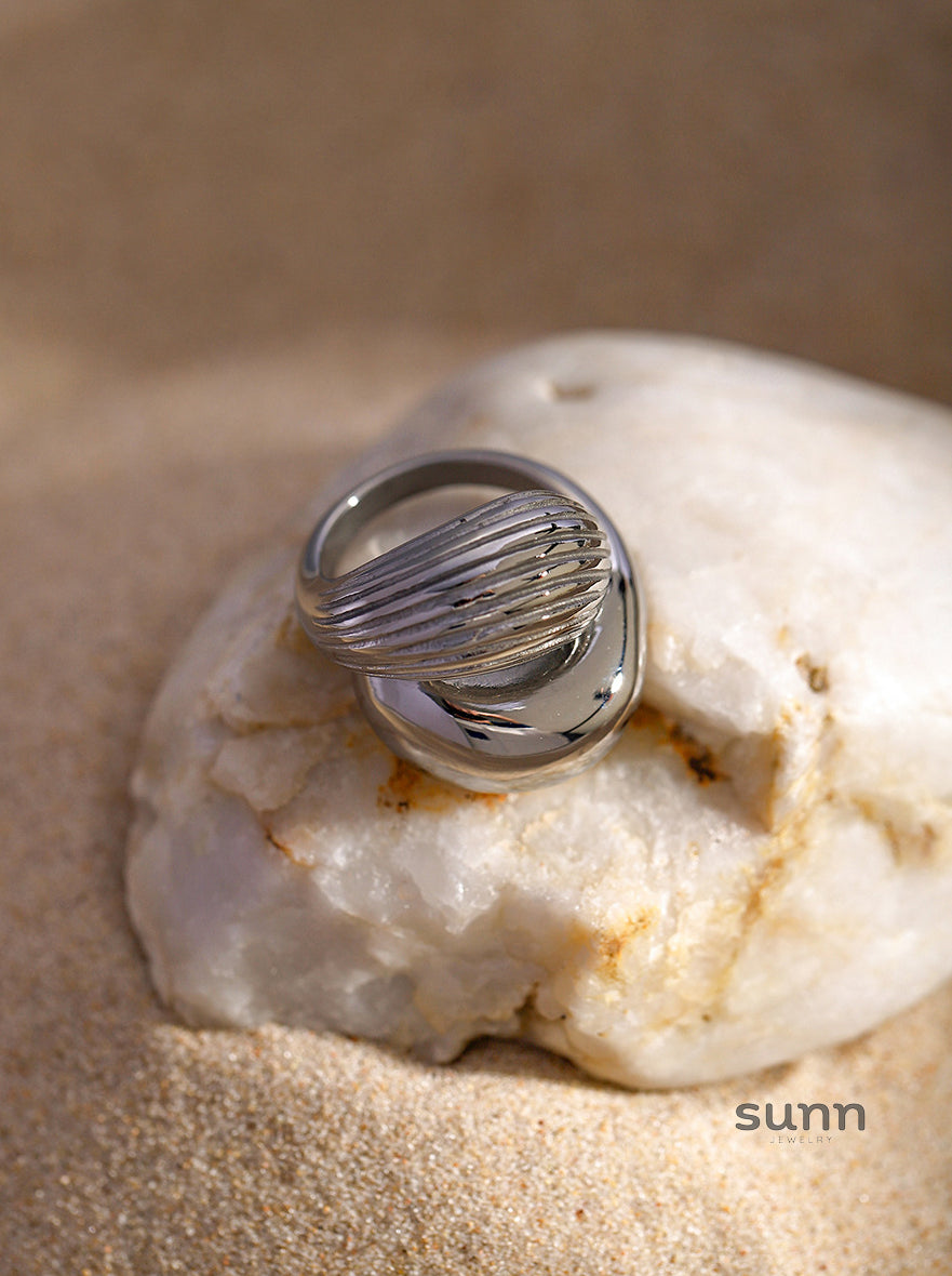 Briel Staggered Drop Ring [58MBBOWH]