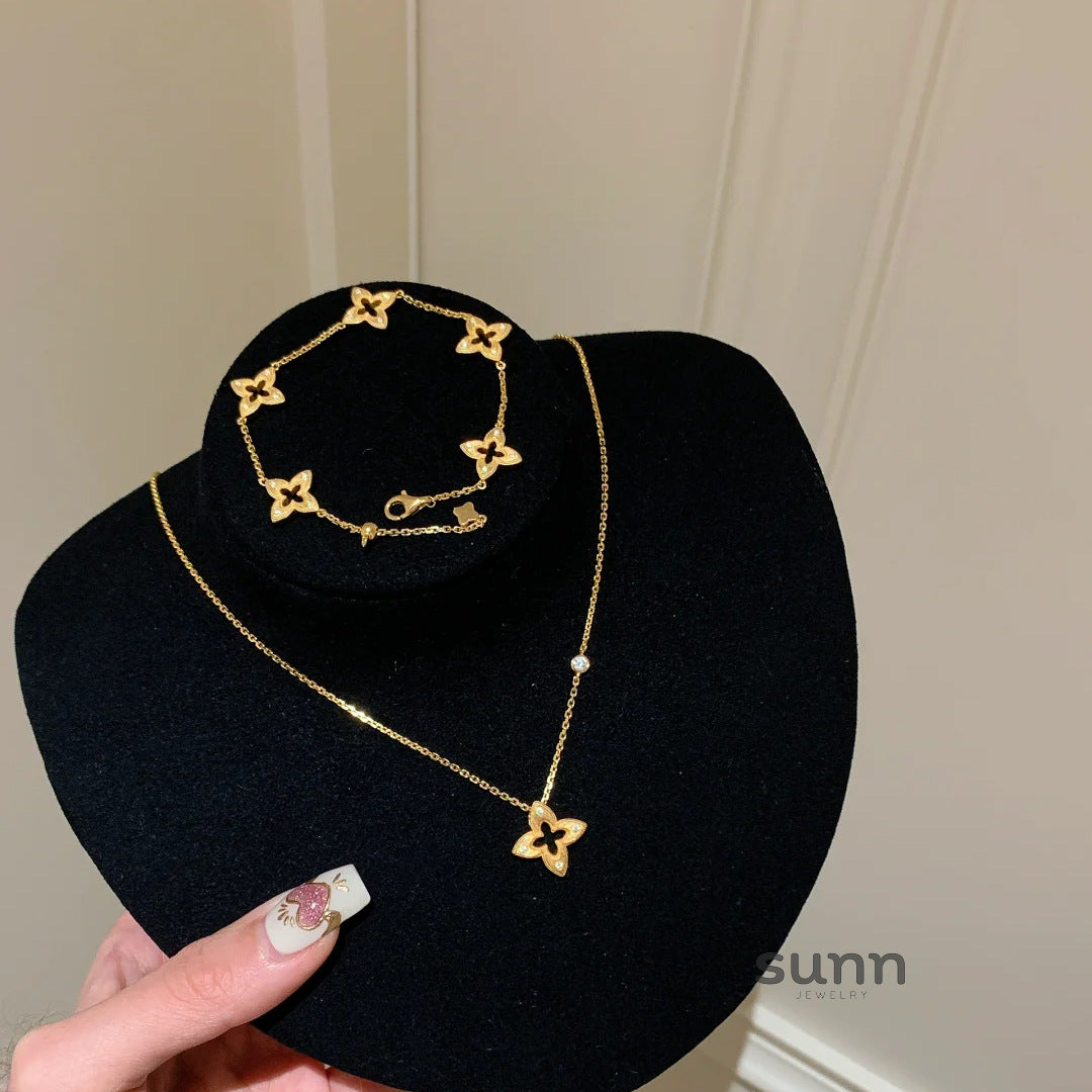 Briella Diamond Clover Set [140U0KXN]