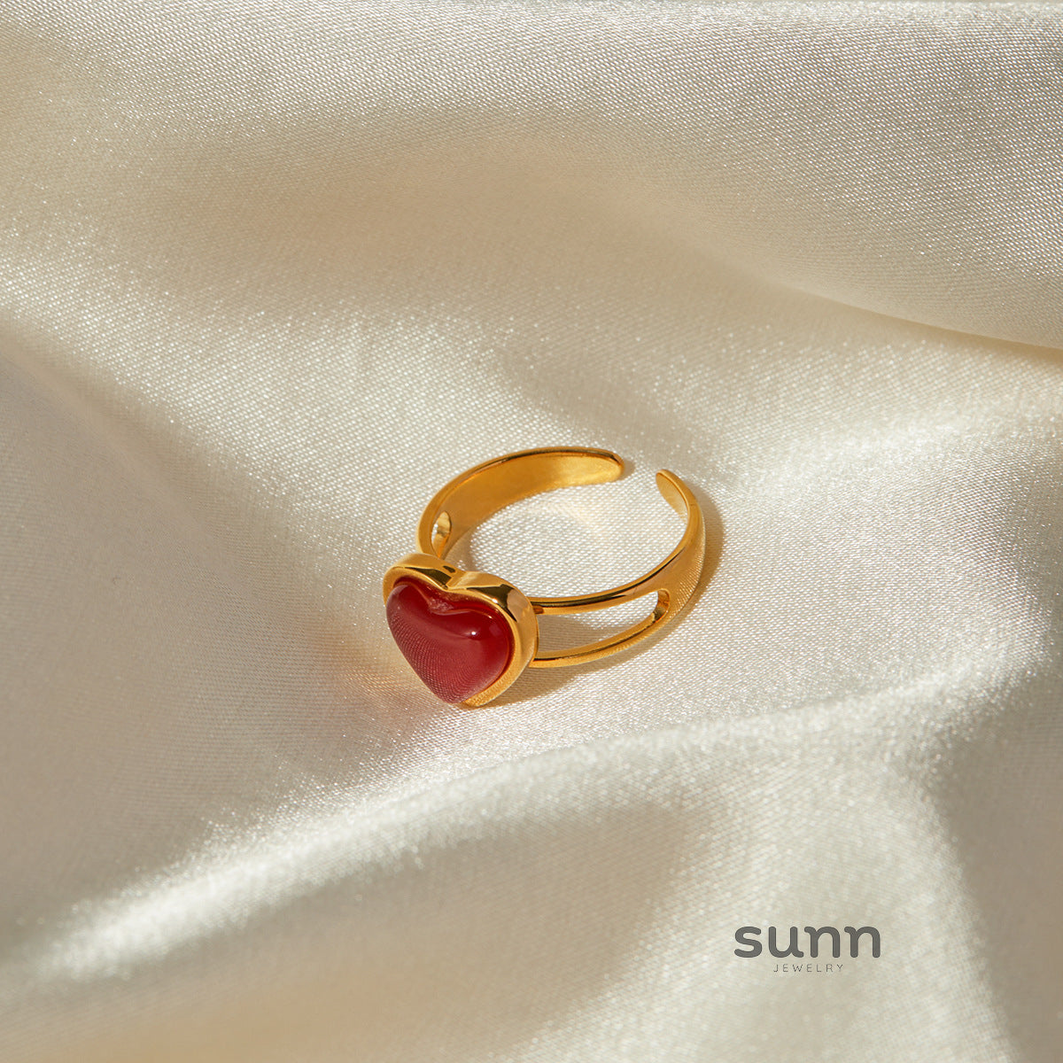 Brienne Gold Heart Agate Ring