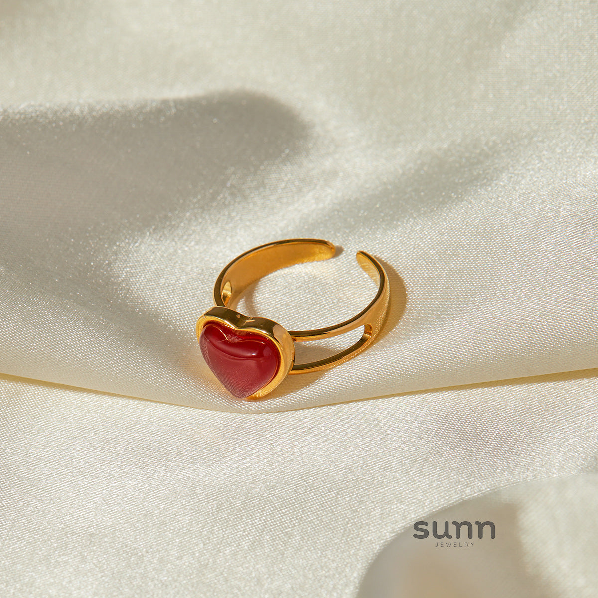 Brienne Gold Heart Agate Ring