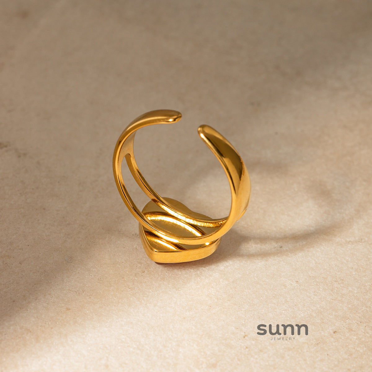 Brienne Gold Heart Agate Ring