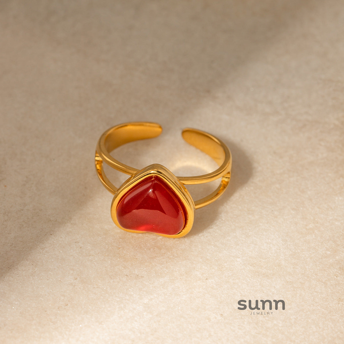 Brienne Gold Heart Agate Ring
