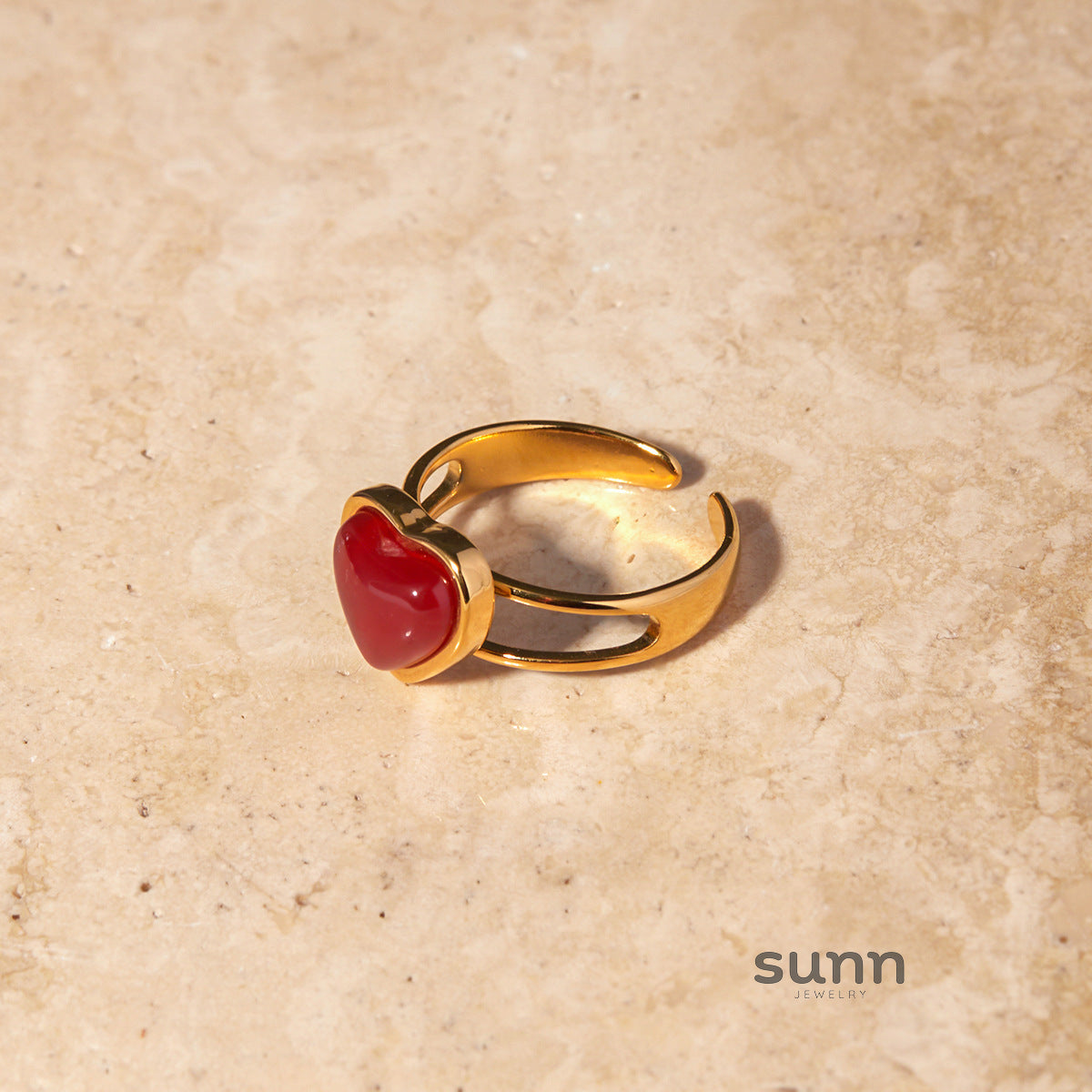 Brienne Gold Heart Agate Ring